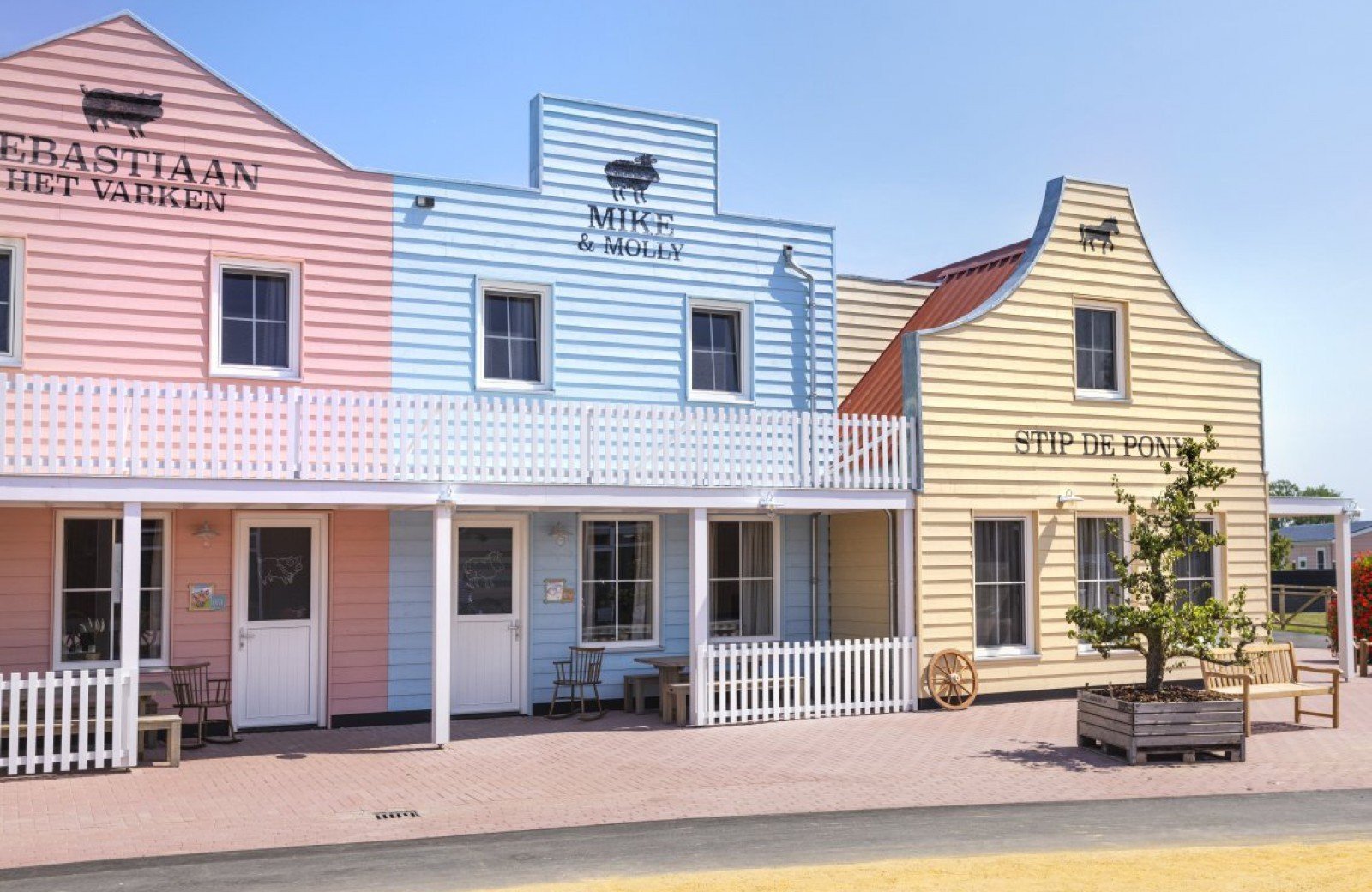 Village Street (8 person) Mike & Molly