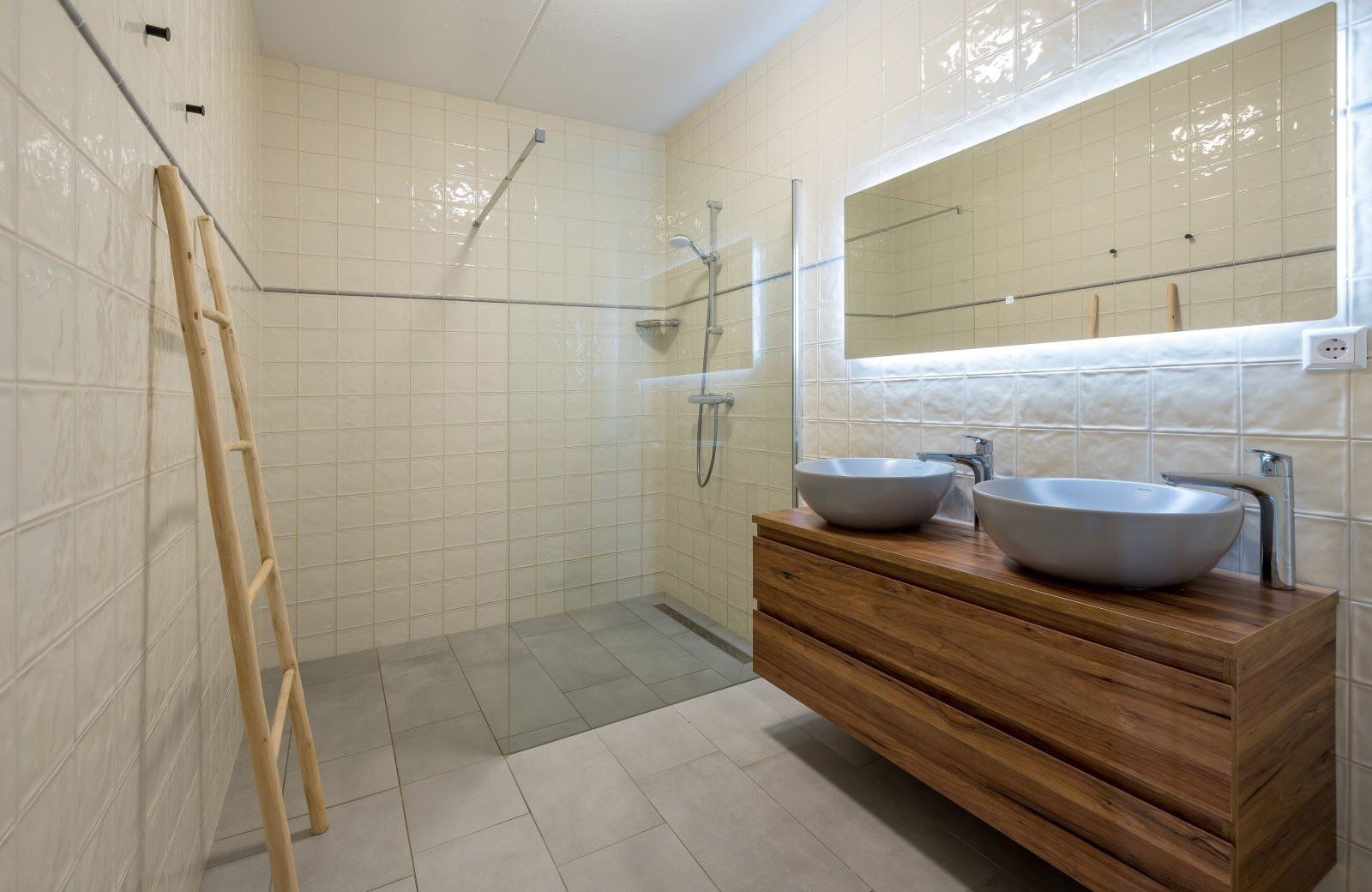 8 personen dorpsstraat sebastiaan badkamer