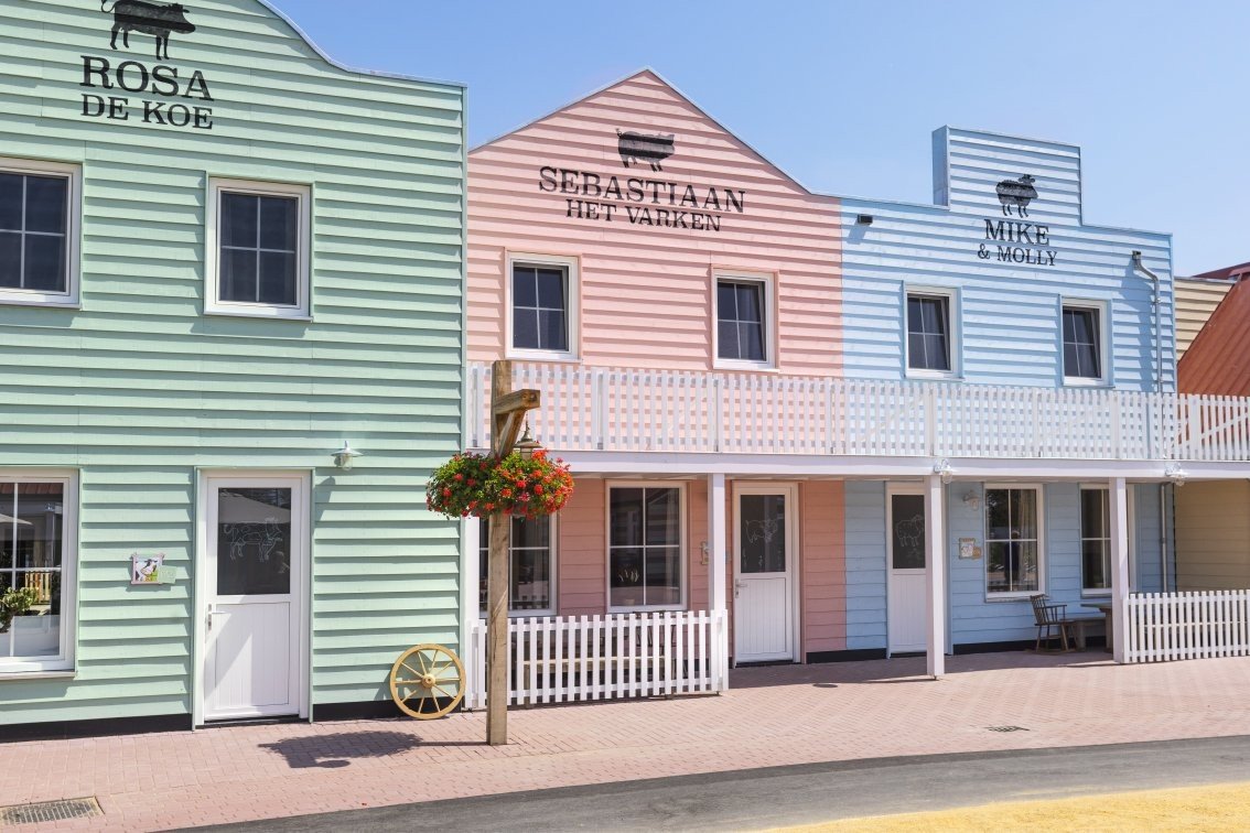 Village Street (8 persons) Sebastiaan het Varken