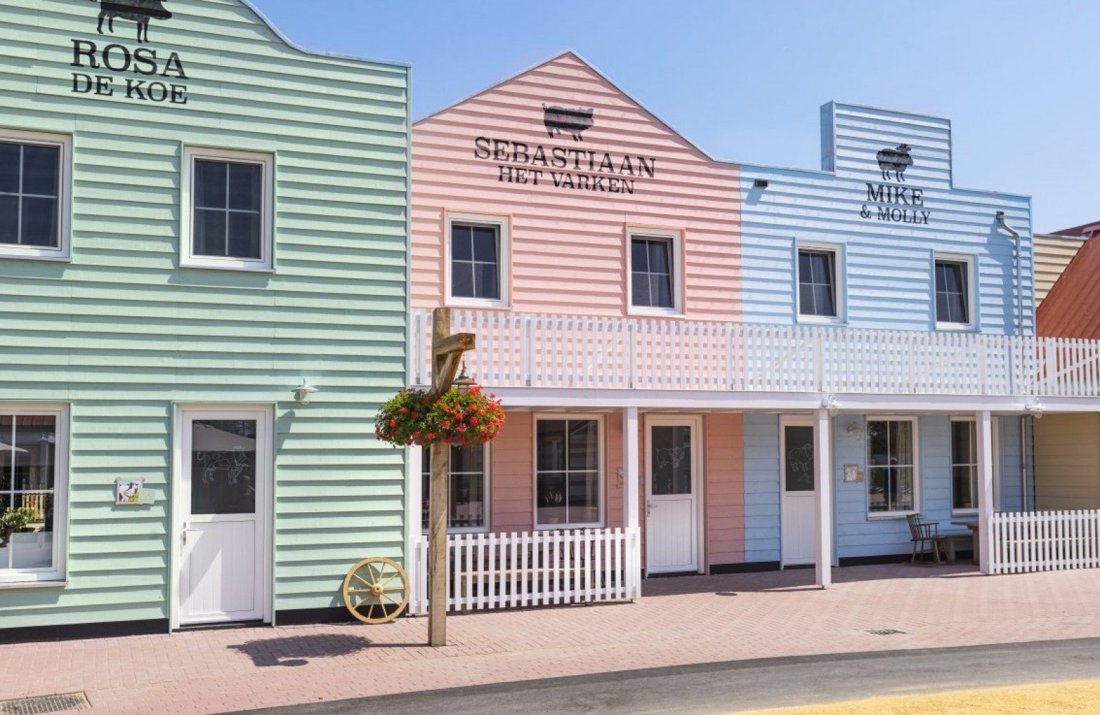 Village Street (8 persons) Sebastiaan het Varken