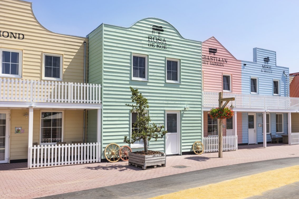 Luxury Village Street (8 persons)