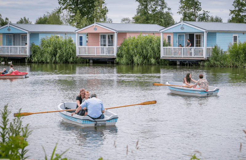 Bootje varen bij Familie resort molenwaard