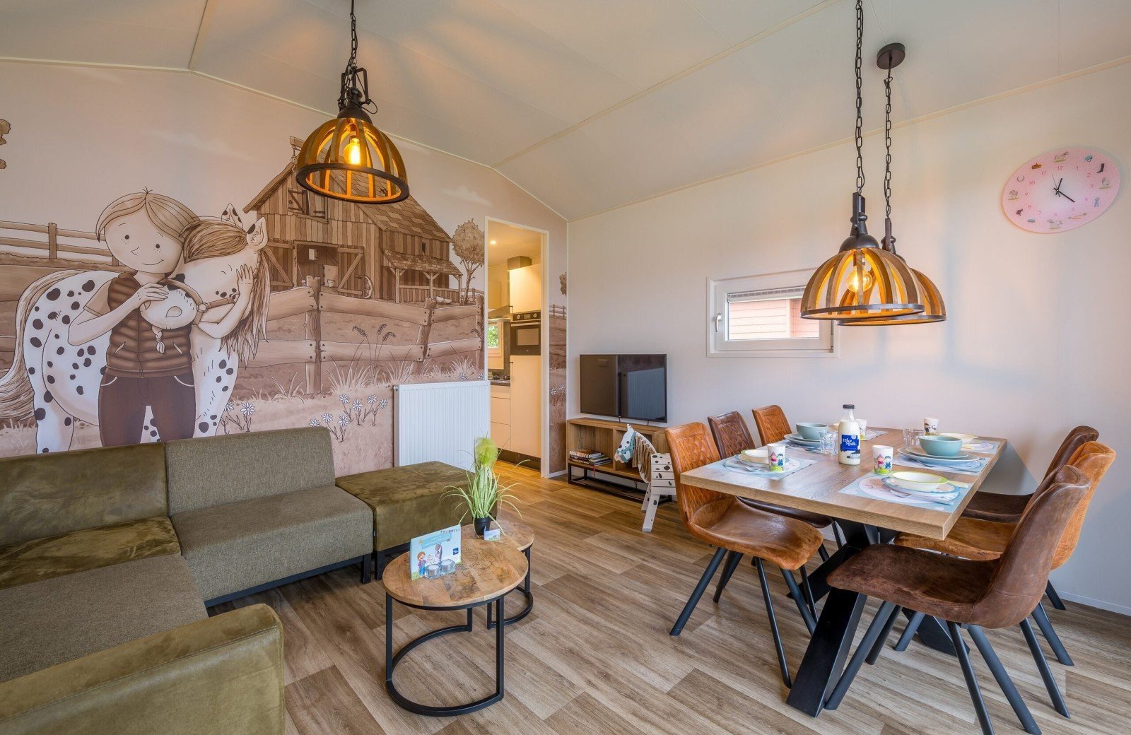 Stip de pony huisje woonkamer bij Familie Resort Molenwaard