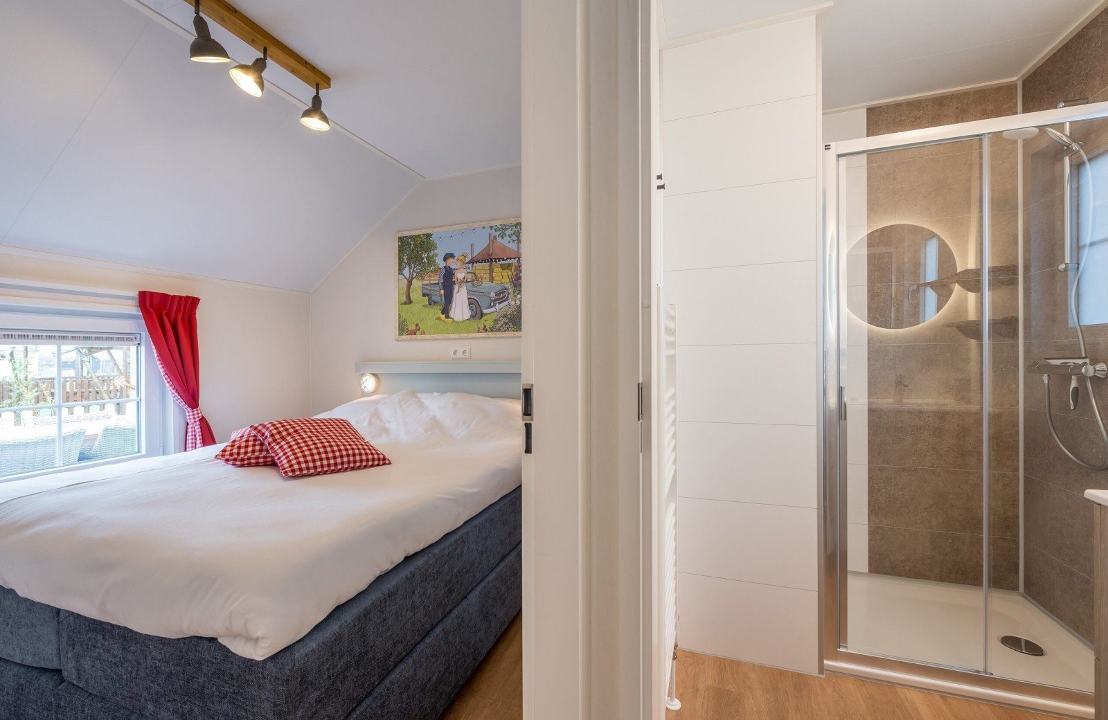 Accommodatie slaapkamer en badkamer familie resort molenwaard