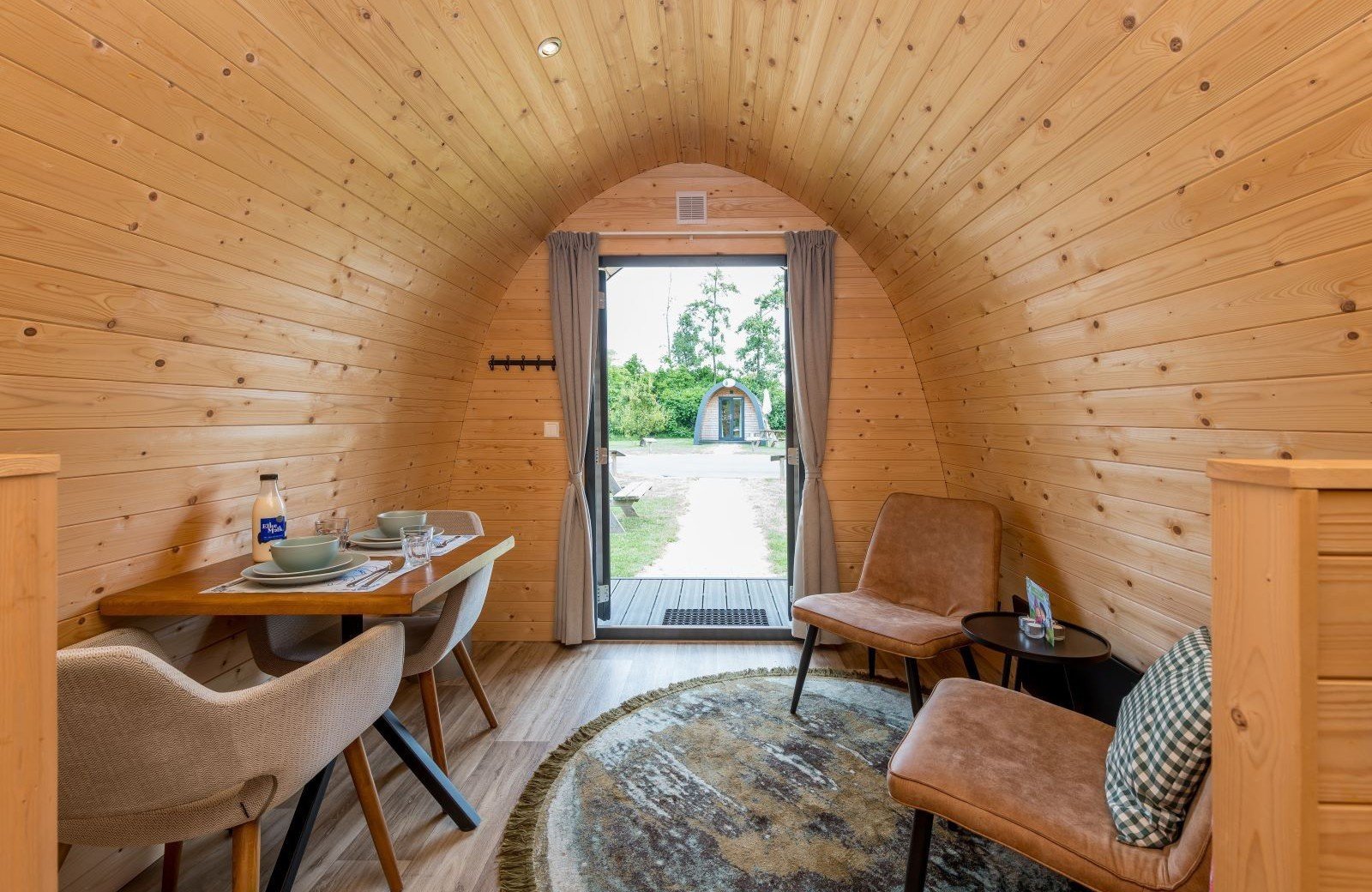 Polderlodge 2 personen interieur familie resort molenwaard